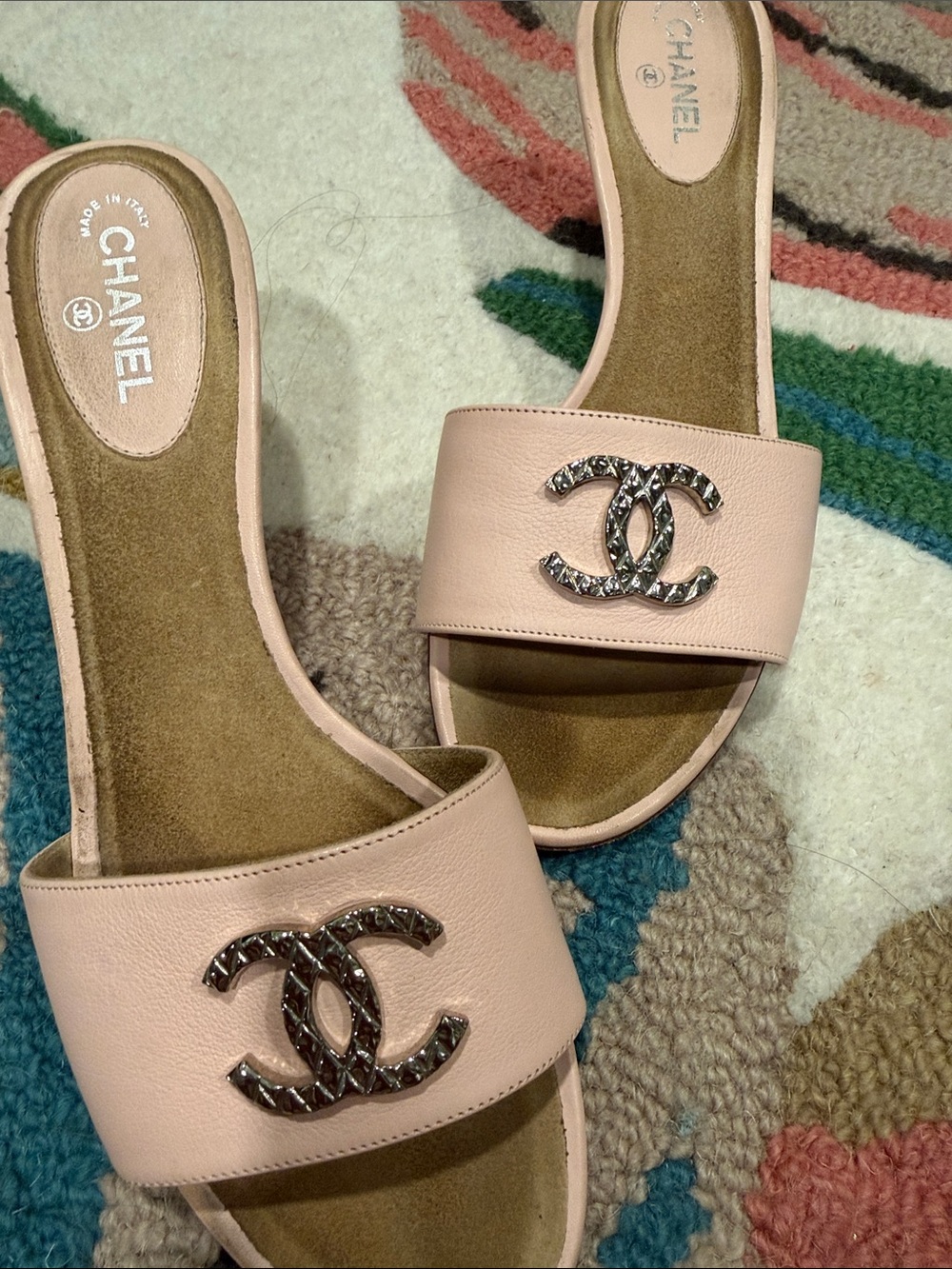 CHANEL Pink Leather Slide Mules with Silver CC Emblem - Picture 3 of 4